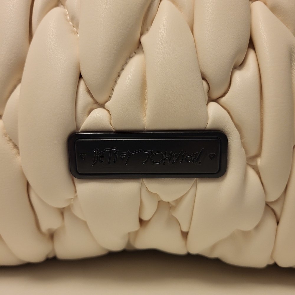 NWT Betsey Johnson White Puffer Hobo Bag - Picture 3 of 14